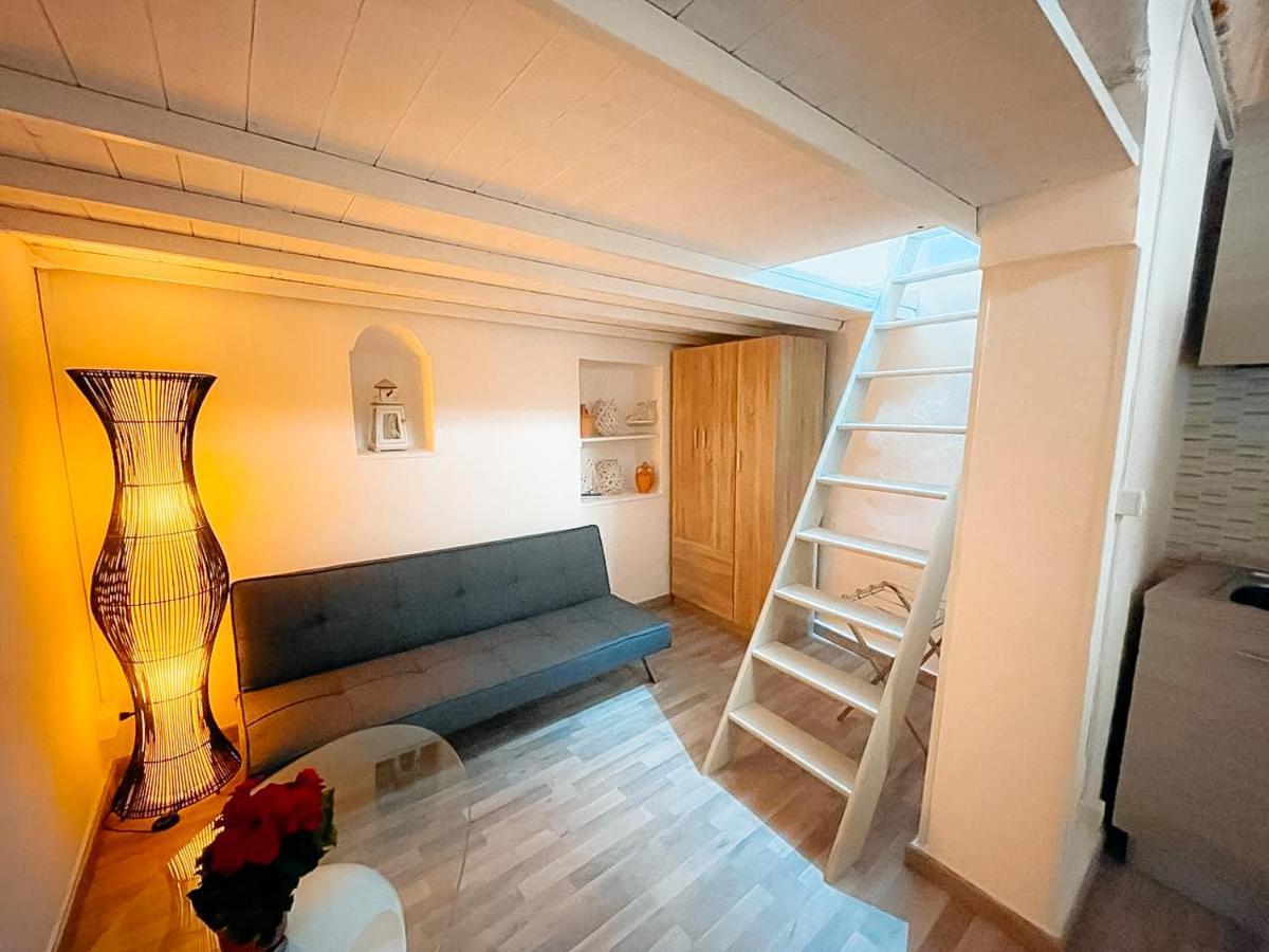 La Petit Maison Остуни Екстериор снимка